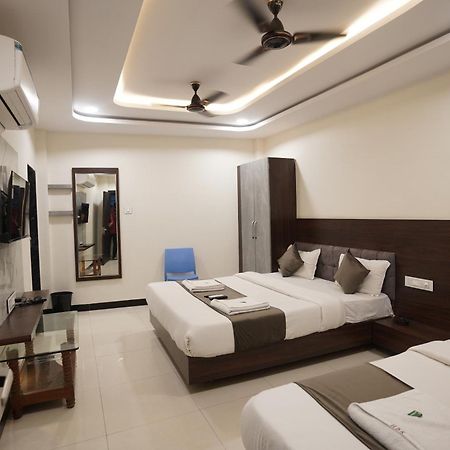 Hotel Dev Kripa اوجاين المظهر الخارجي الصورة