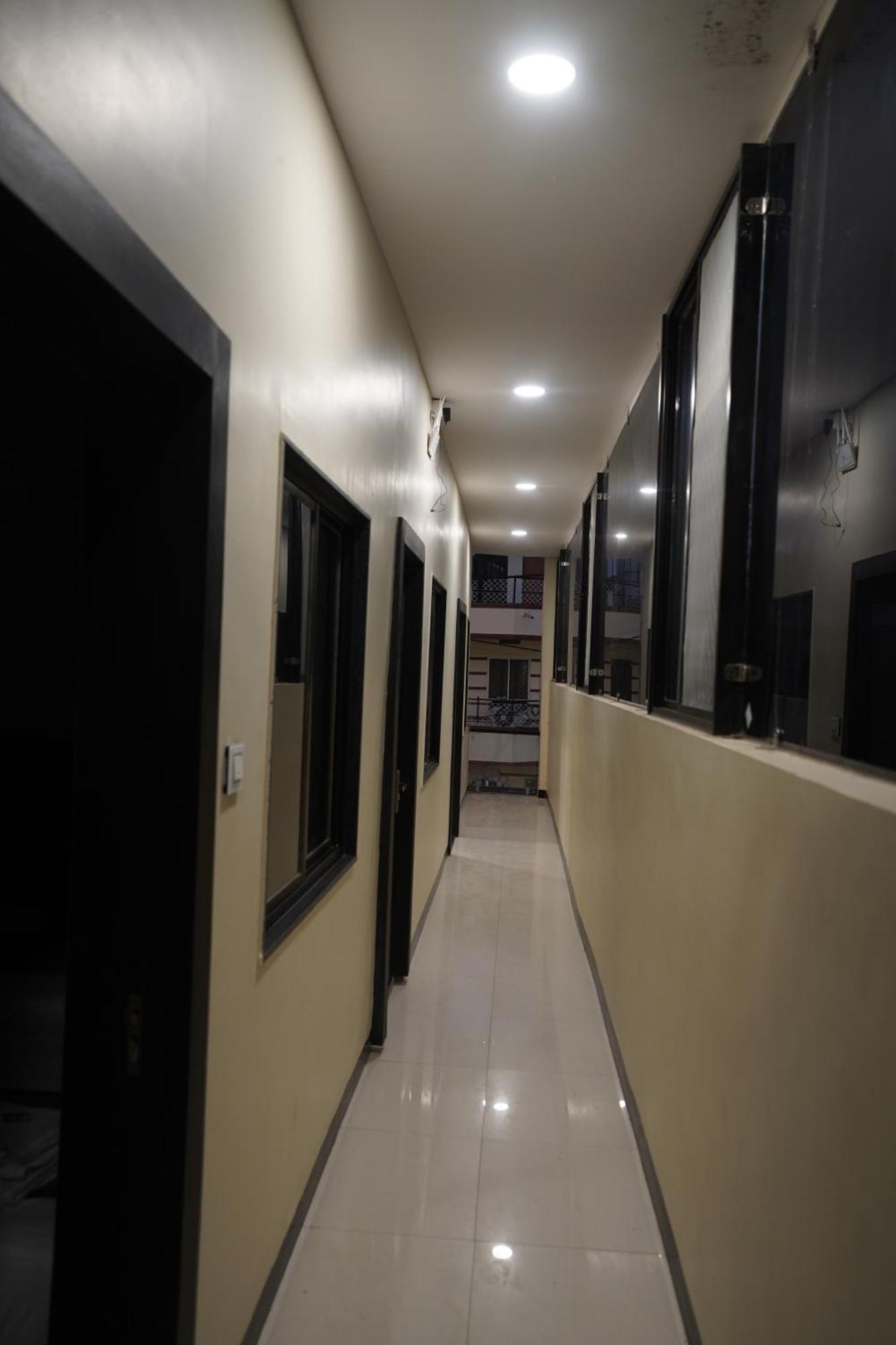 Hotel Dev Kripa اوجاين المظهر الخارجي الصورة