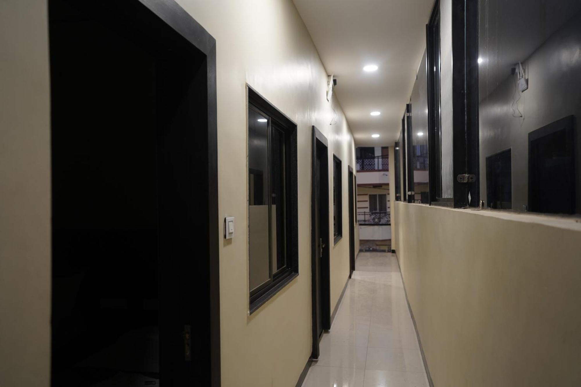 Hotel Dev Kripa اوجاين المظهر الخارجي الصورة