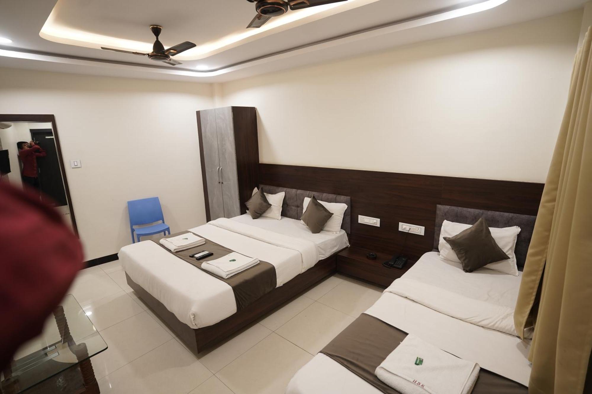 Hotel Dev Kripa اوجاين المظهر الخارجي الصورة